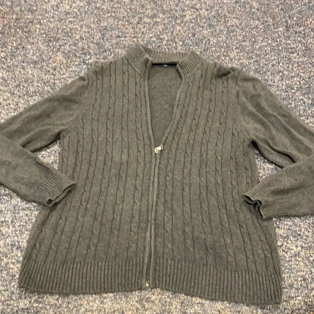BASIC Editions Gray Zip up sweater sz. L